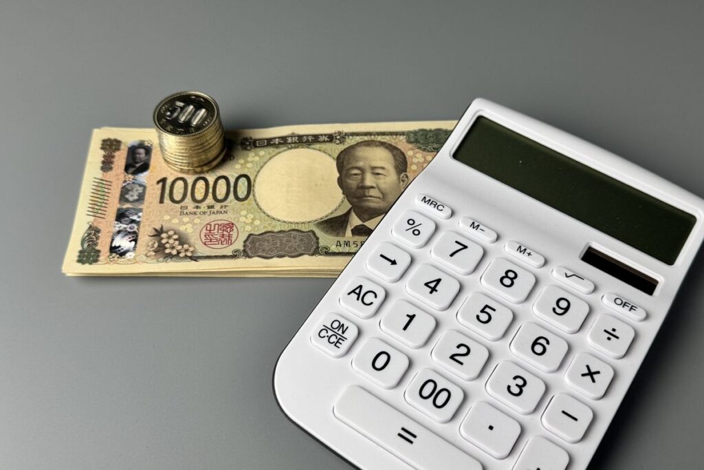 電卓で研究開発税制の税額控除を計算するイメージ