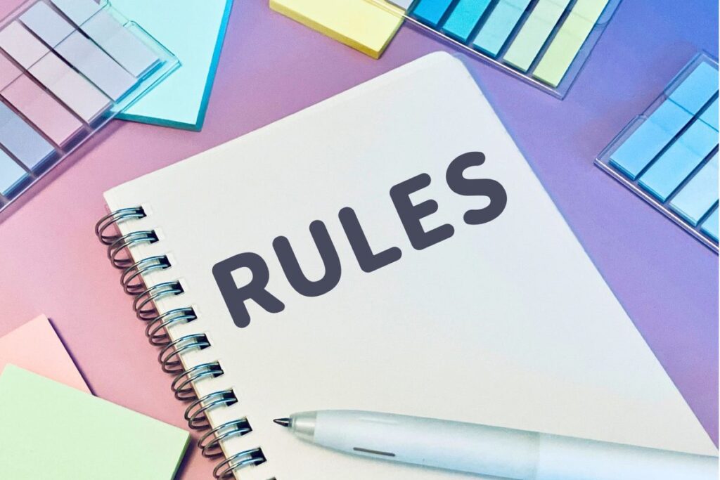 「RULES」と書かれたノート